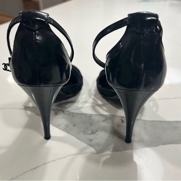 CHANEL CAP TOE CC ANKLE STRAP HEEL - Picture 5 of 9